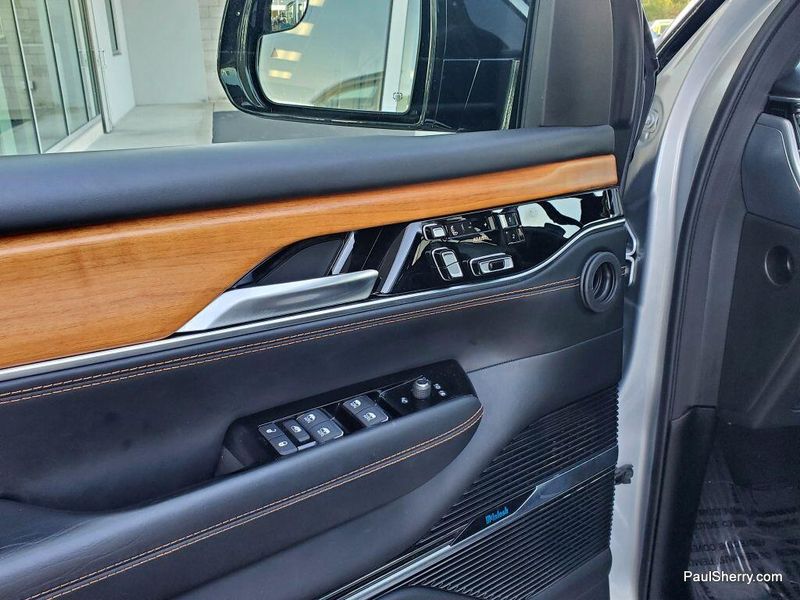 2024 Jeep Grand Wagoneer L III photo 24