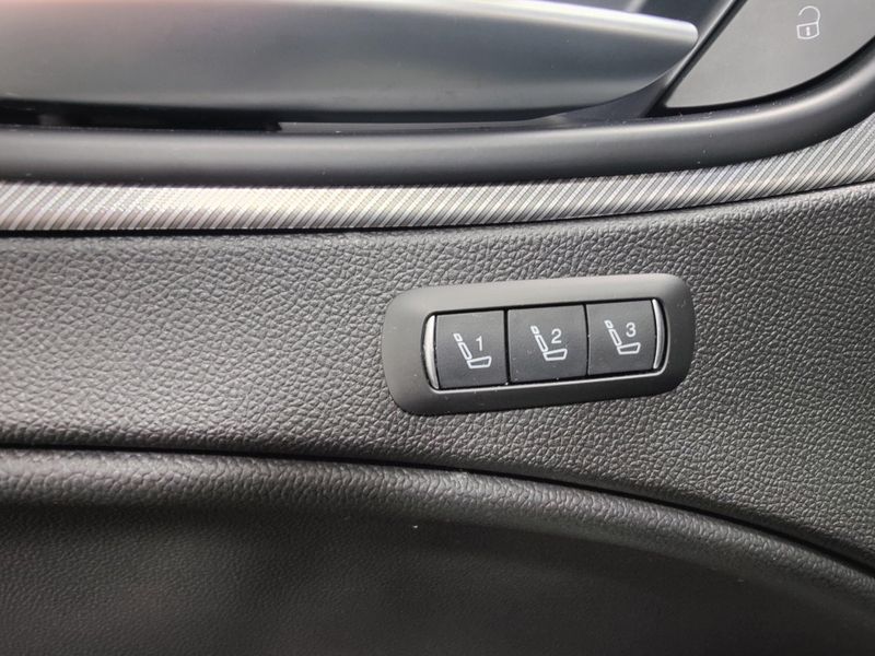 Used 2024 Alfa Romeo Stelvio Ti AWD w/Sunroof & NavImage 18