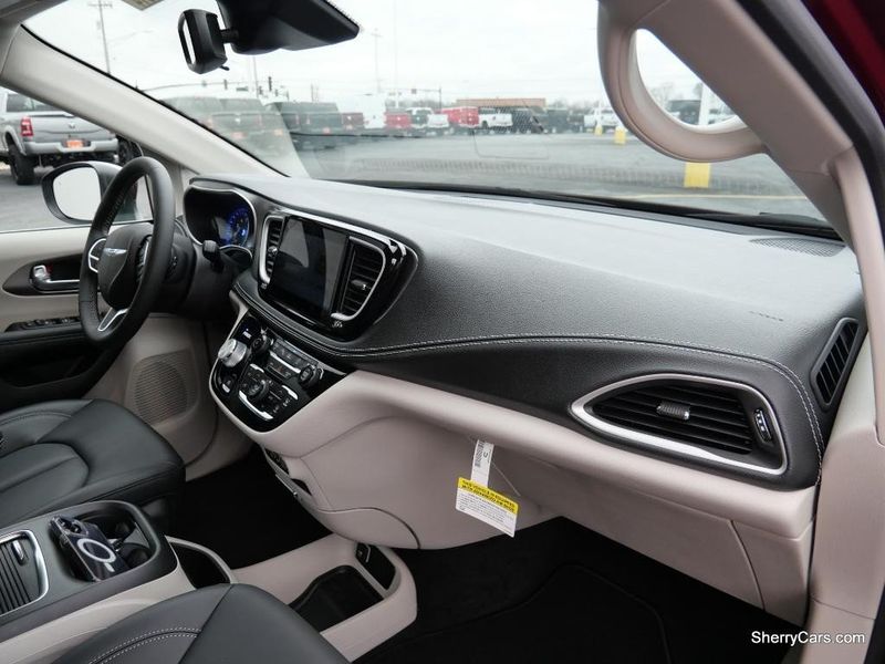 2023 Chrysler Pacifica Touring LImage 30