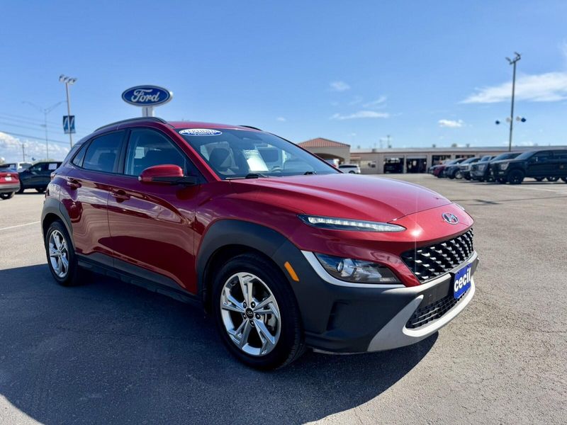 2022 Hyundai Kona SEL photo 3