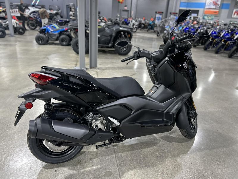 2025 Yamaha Xmax Image 7
