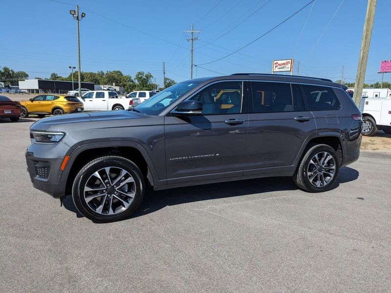 2022 Jeep Grand Cherokee L Overland in a Baltic Gray Metallic Clear Coat exterior color and Steel Gray/Global Blackinterior. Johnson Dodge 601-693-6343 pixelmotiondemo.com 