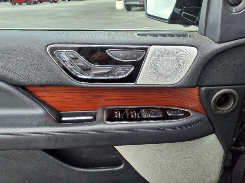 2022 Lincoln Navigator Reserve photo 9