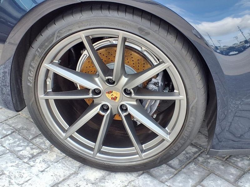 2022 Porsche 911 CarreraImage 11