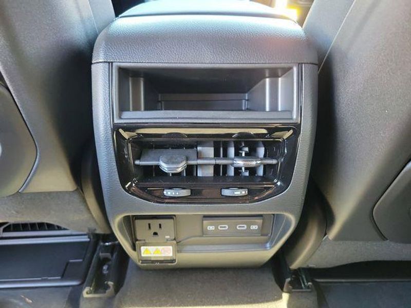 New 2026 Jeep Grand Cherokee Laredo Altitude 4x4