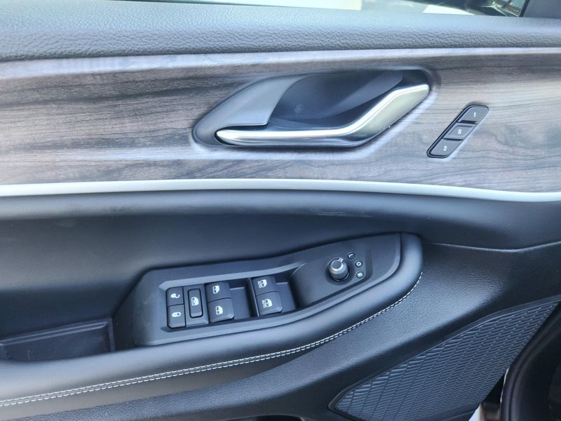 New 2027 Jeep Grand Cherokee Limited 4x4