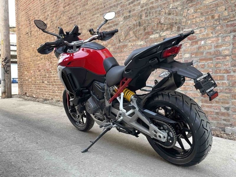 2022 Ducati Multistrada V4 S Red / Alloy Wheels  Image 3