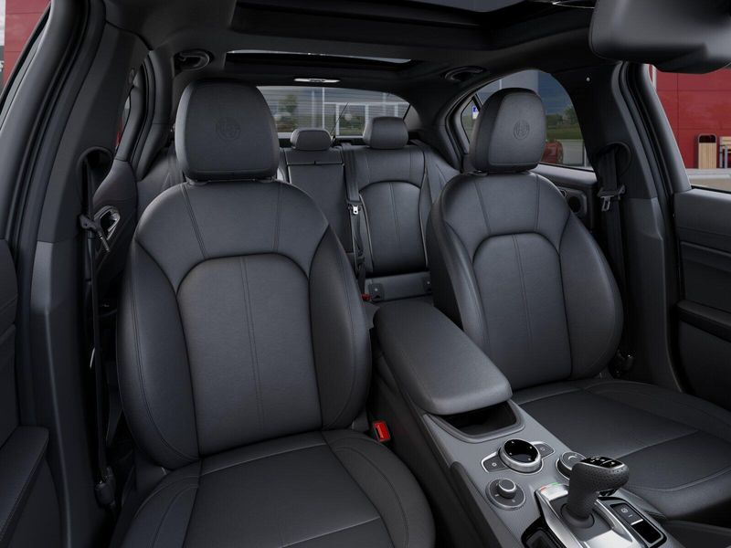 New 2025 Alfa Romeo Giulia AwdImage 35