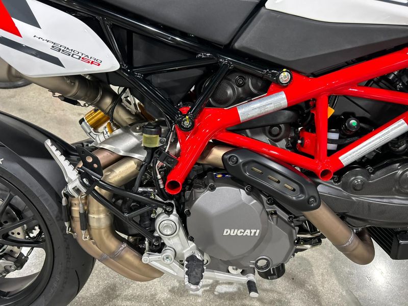 New 2025 Ducati HYPERMOTARD 950 SP Image 18