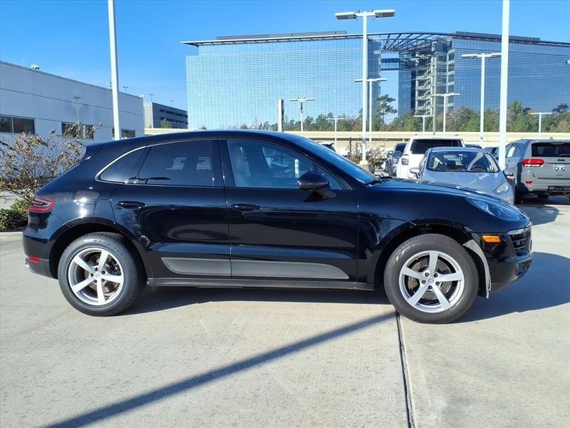 Used 2017 Porsche Macan BaseImage 5