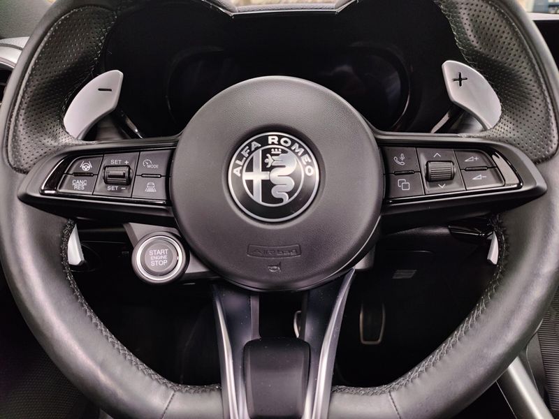 Used 2025 Alfa Romeo Tonale Hybrid Veloce Premium EAWD w/Sunroof & ActivImage 34
