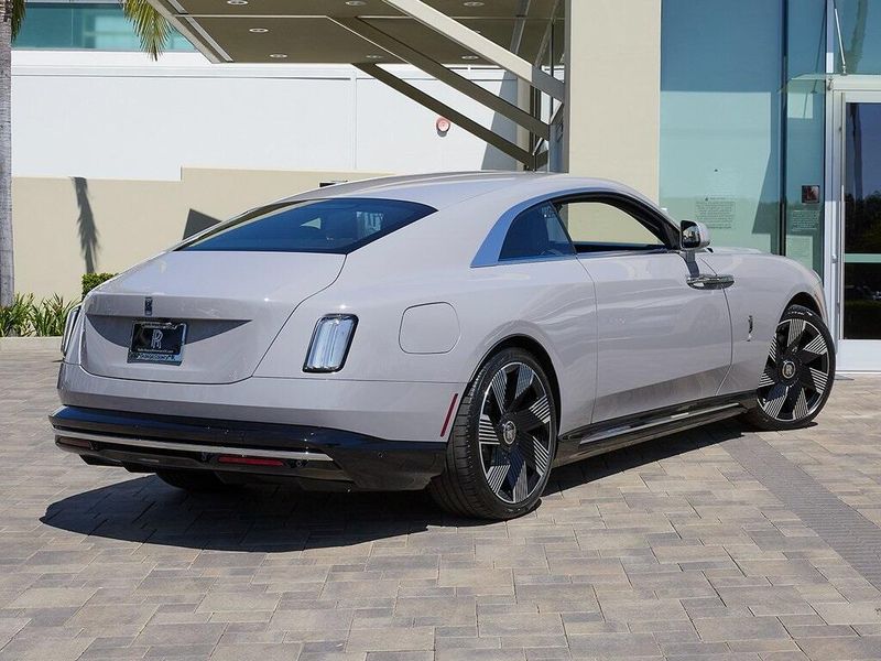 2025 Rolls-Royce Spectre Image 2