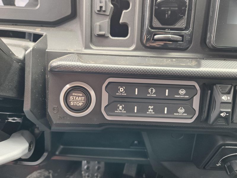 NEW 2026 CAN-AM DEFENDER MAX LIMITED CAB HD11 Image 17