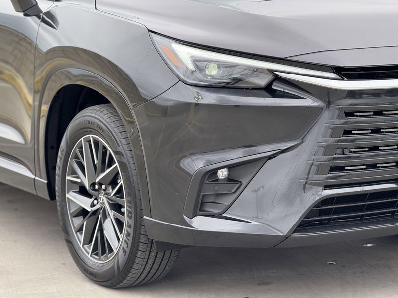2025 Lexus TX Image 4