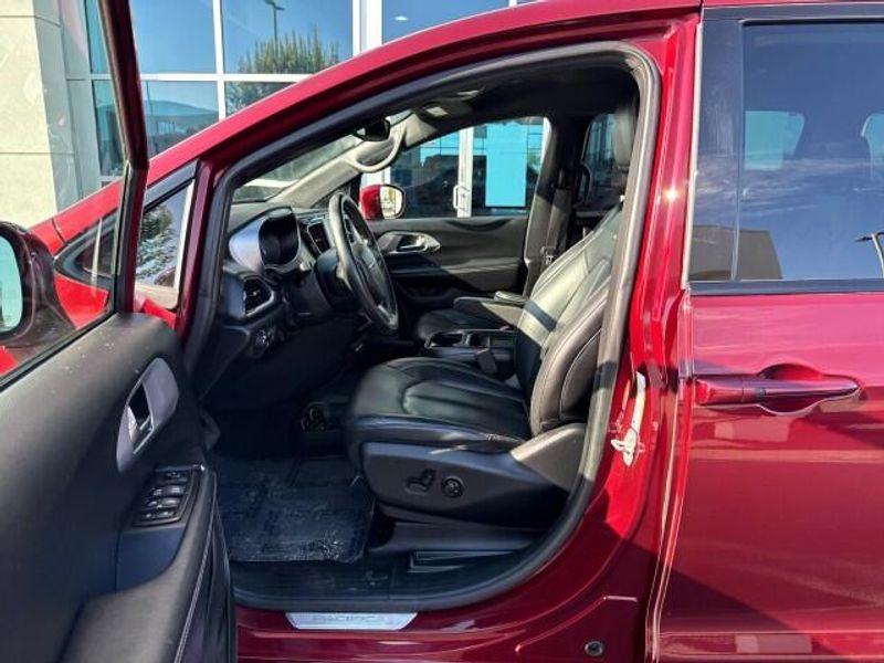 2019 Chrysler Pacifica Touring L photo 9
