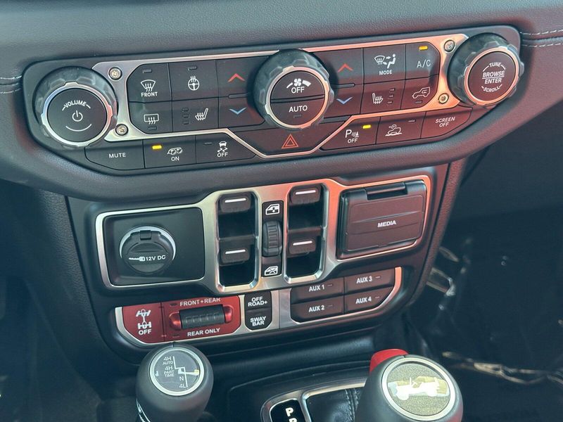 2024 Jeep Wrangler Rubicon 392Image 24