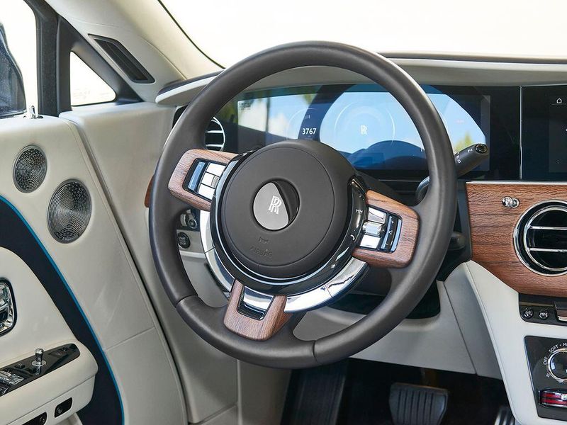 Used 2025 Rolls-Royce Spectre Image 12