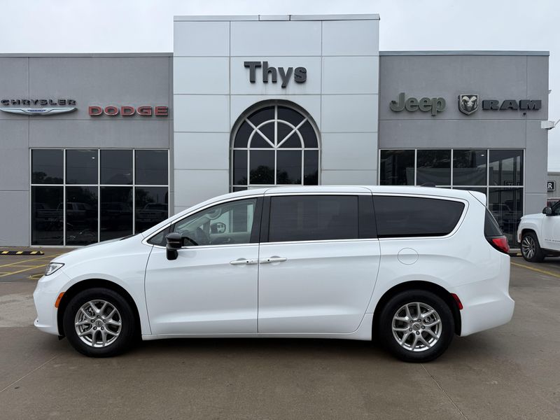 Used 2024 Chrysler Pacifica Touring LImage 30