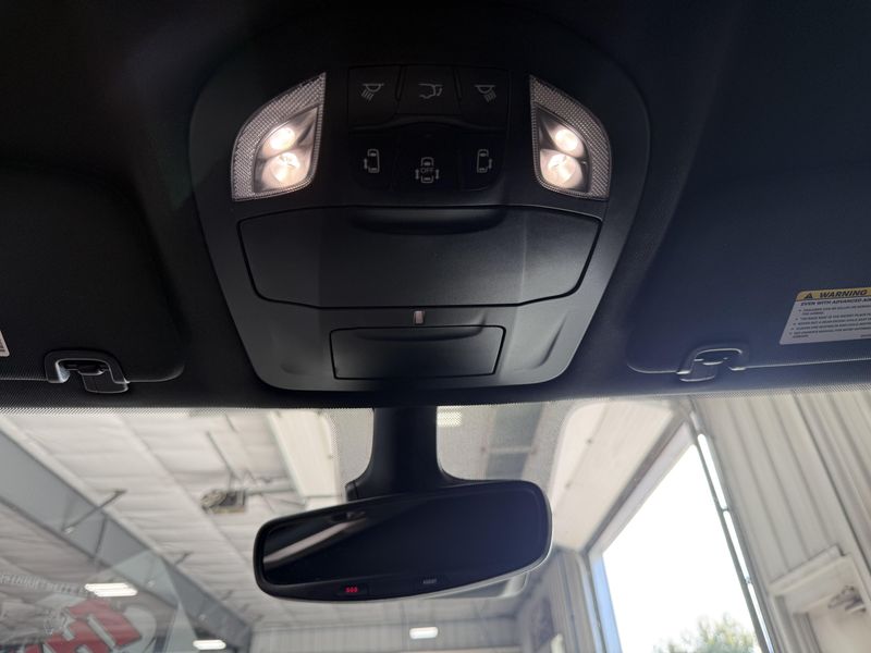 Used 2026 Chrysler Pacifica SelectImage 22