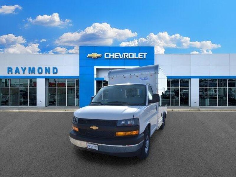 New 2026 Chevrolet Express 3500 Work VanImage 8