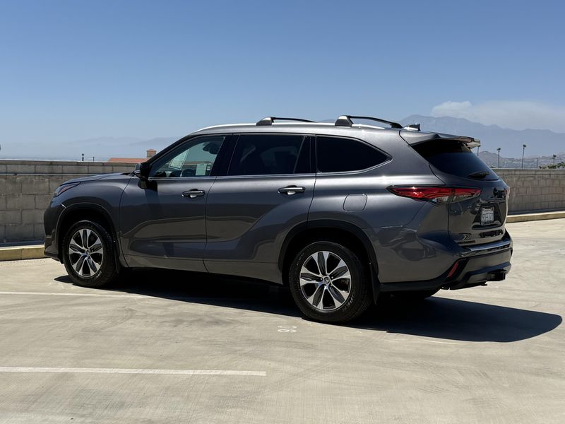 Used 2022 Toyota Highlander XLEImage 10