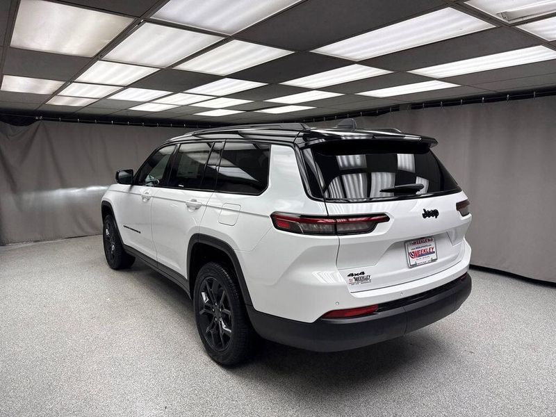 New 2025 Jeep Grand Cherokee L Limited 4x4Image 2