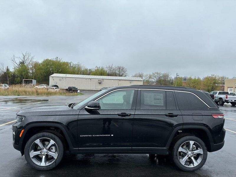 2025 Jeep Grand Cherokee Limited photo 4