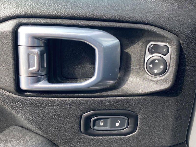 2022 Jeep Wrangler 4xE Unlimited Sahara 4xeImage 19
