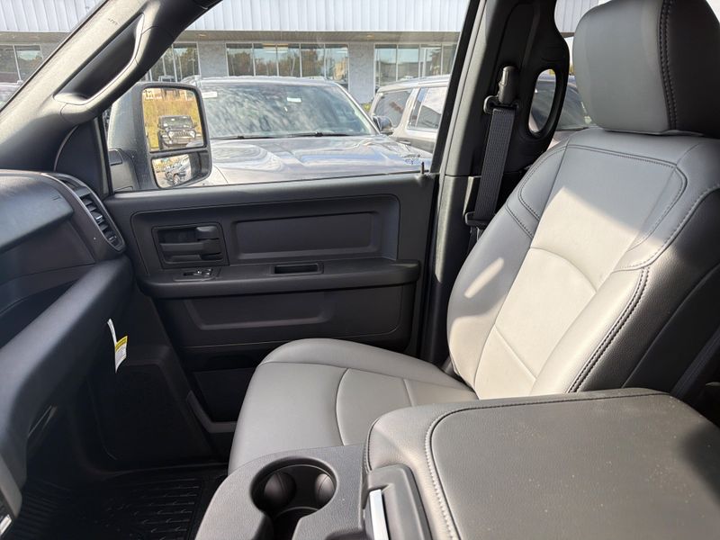 New 2026 RAM 3500 Tradesman Crew Cab Chassis 4x4 60