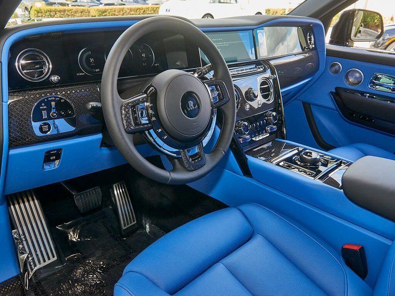 New 2026 Rolls-Royce Cullinan Black BadgeImage 10