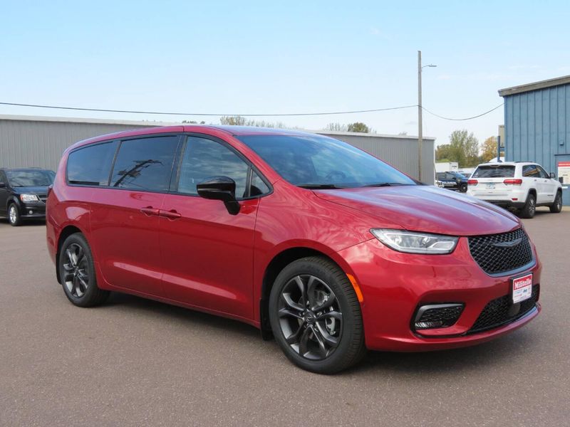 New 2026 Chrysler Pacifica SelectImage 8