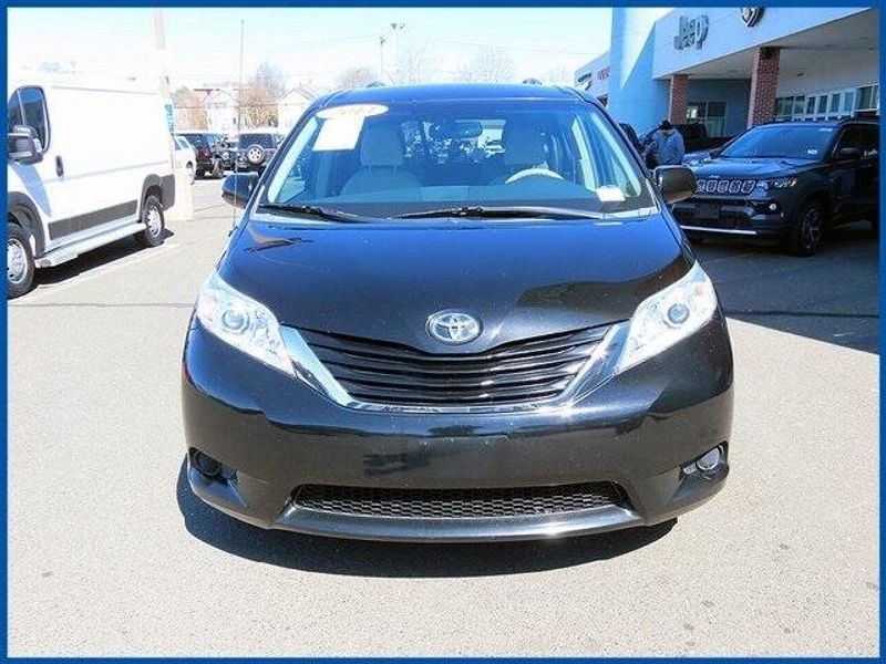 2014 Toyota Sienna LEImage 3