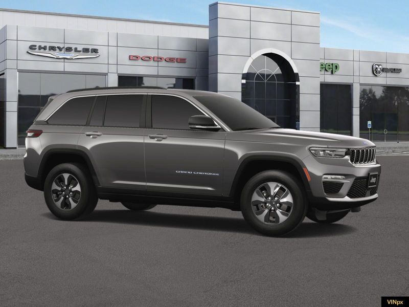 2024 Jeep Grand Cherokee 4xe photo 3