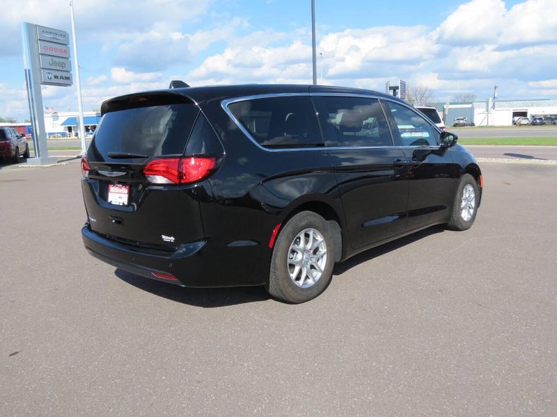 New 2025 Chrysler Voyager LX 4dr Mini VanImage 4