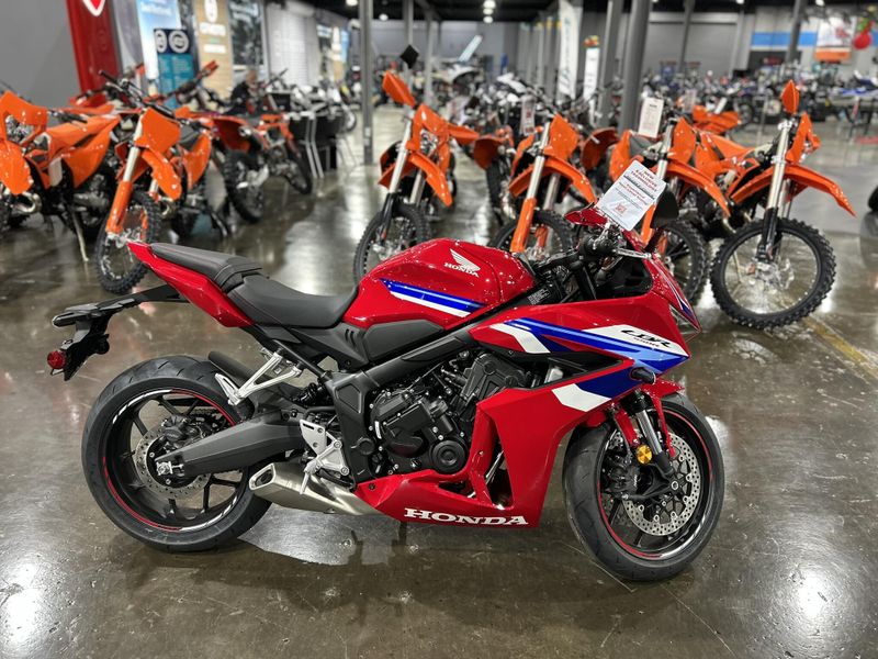 New 2024 Honda CBR650R ABS Image 2