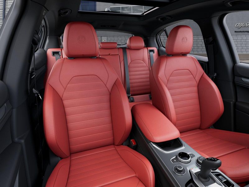 New 2026 Alfa Romeo Stelvio AwdImage 9