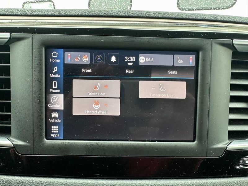 2022 Chrysler Voyager LXImage 5