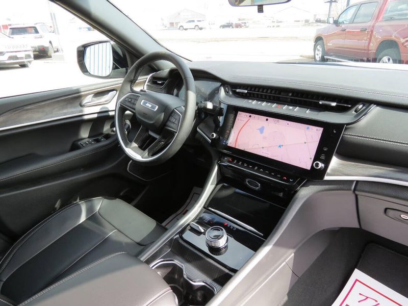 New 2026 Jeep Grand Cherokee L Limited 4x4Image 10