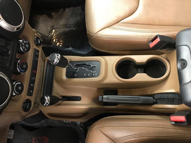 Used 2018 Jeep Wrangler JK Unlimited SaharaImage 6