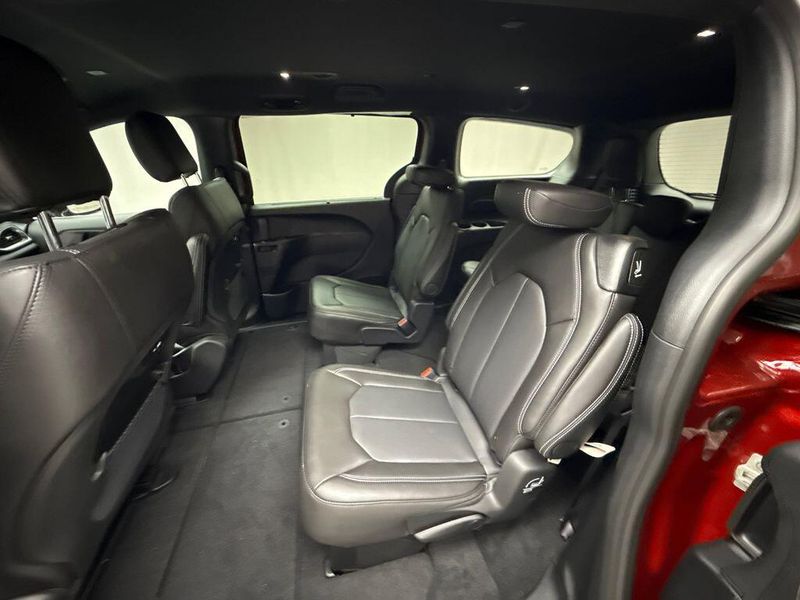 New 2026 Chrysler Pacifica SelectImage 15