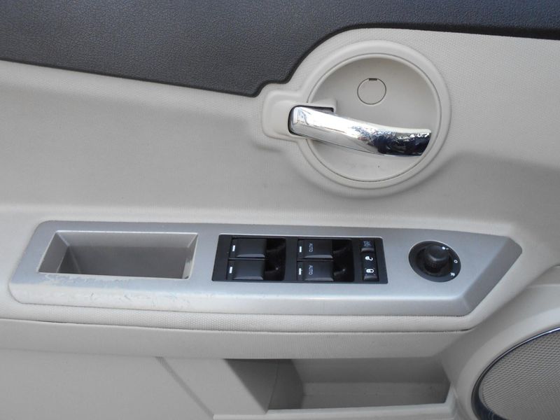 2010 Dodge Avenger R/TImage 12