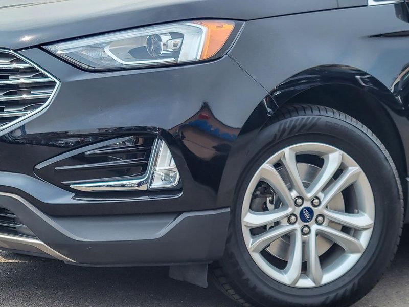 2019 Ford Edge SEL photo 3