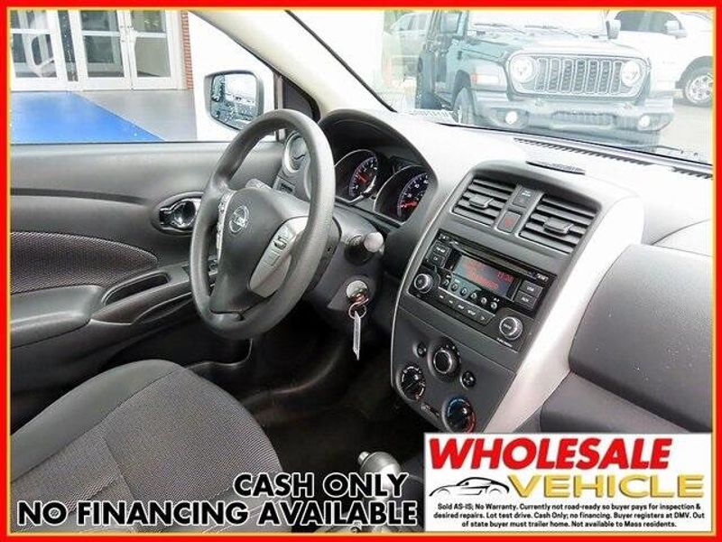 2018 Nissan Versa 1.6 SVImage 8