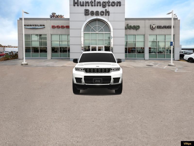 2025 Jeep Grand Cherokee L Laredo 4x2Image 12