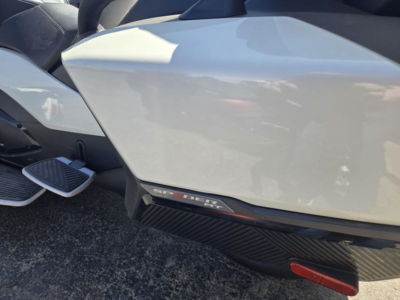 NEW 2026 CAN-AM SPYDER RT SEATOSKY Image 9