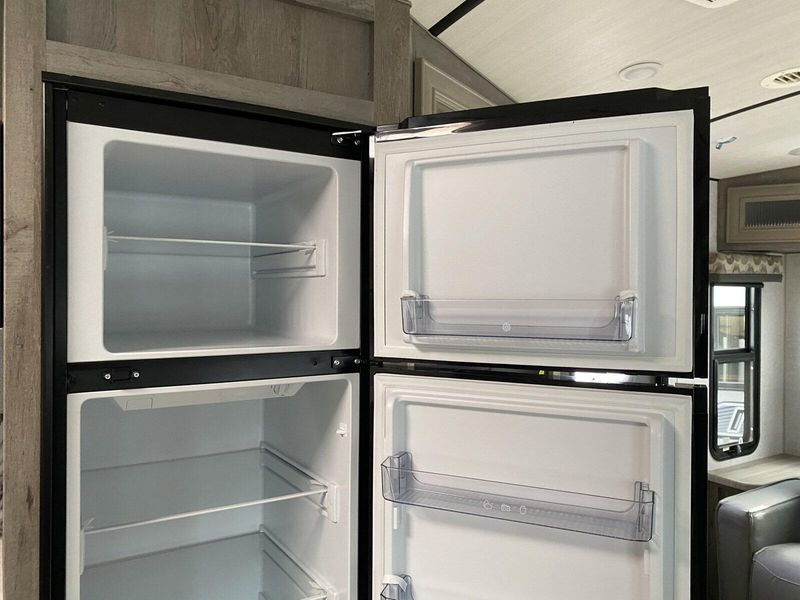 New 2025 ARCTIC FOX 32A Image 12