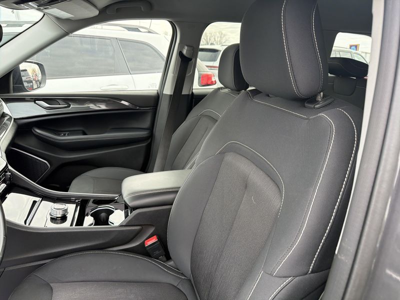 Used 2022 Jeep Grand Cherokee LaredoImage 21