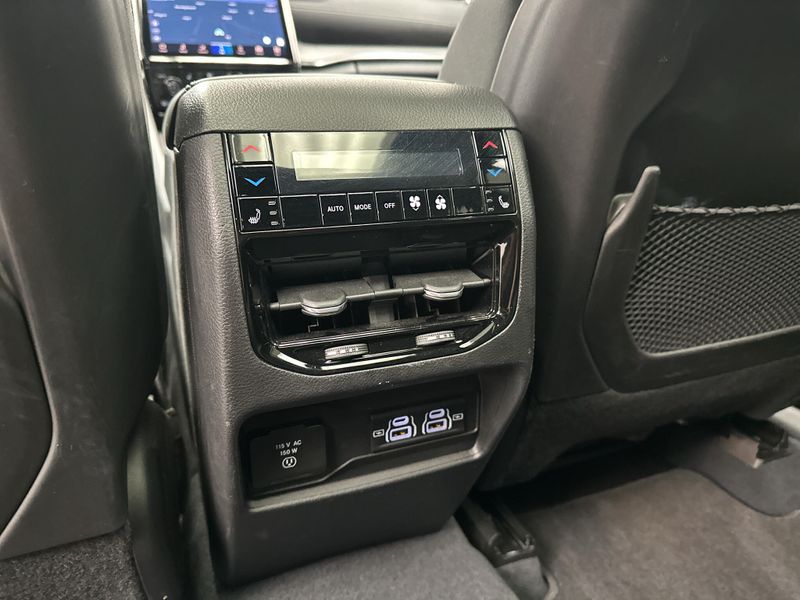 Used 2023 Jeep Grand Cherokee OverlandImage 17