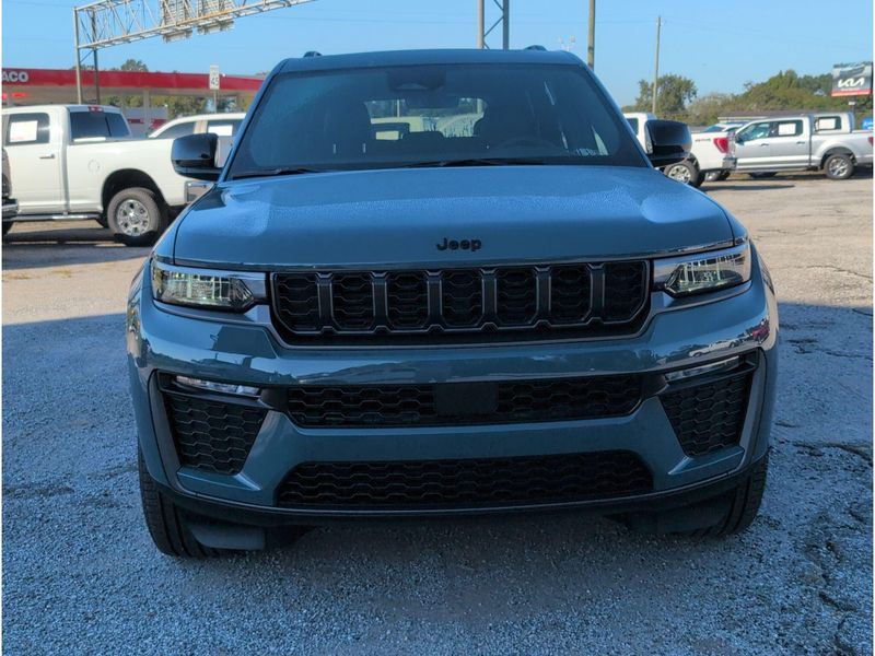 New 2027 Jeep Grand Cherokee Limited 4x4Image 8