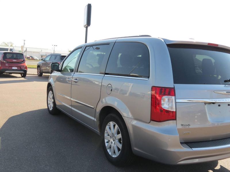 Used 2014 Chrysler Town & Country Touring 4dr Mini VanImage 4
